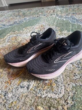 BROOKS WOMENS GLYCERIN GTS 19 RUNNING TENNIS SHOES IN SZ 7.5…BLACK…GENTLY WORN!